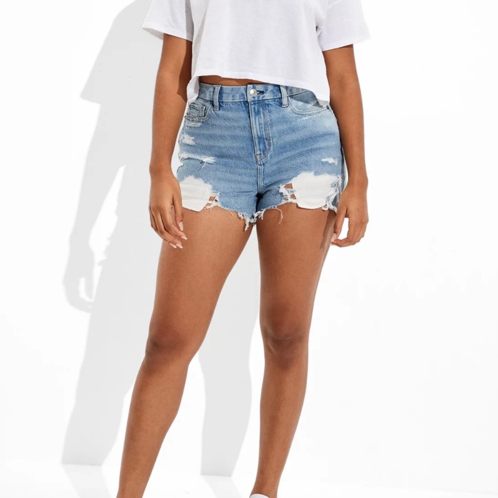 American Eagle Distressed Mom Short